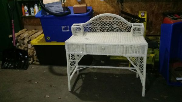 White Wicker Desk For Sale In Neenah Wi Offerup