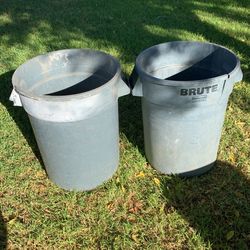 2 BRUTE TRASHCANS  $25. GREAT FOR SUPER BOWL PARTY. 