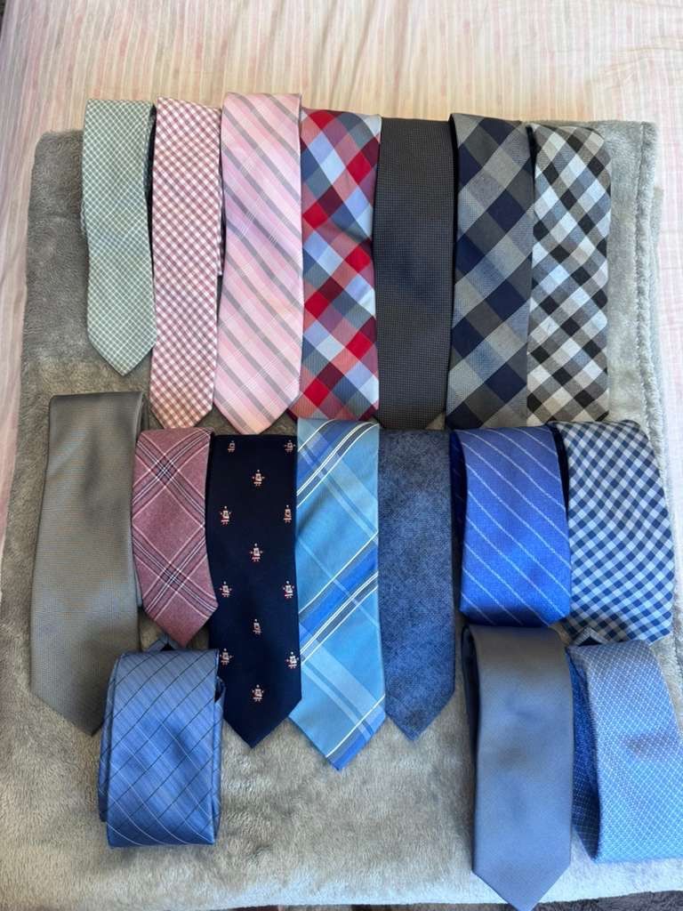 17 Designer Men’s Ties Bundle – CK, MK, Tommy Hilfiger, Banana Republic, Kenneth Cole & More