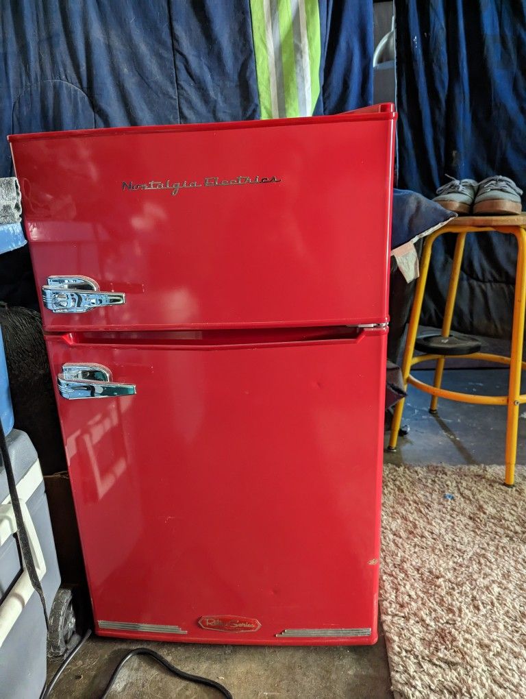 Nostalgia Electrics Refrigerator for Sale in Orangevale, CA OfferUp