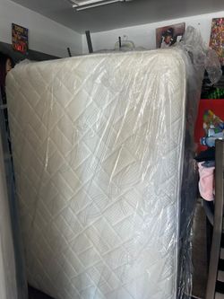 Full size mattress with box spring