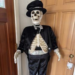Gemmy  Skeleton, 5 Ft Tall Animatronic Halloween Item 