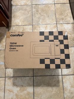 NEW, NEVER USED Comfee 700W Microwave, 0.7 cu ft, Black
