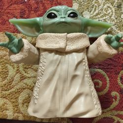 Grogu/ Baby Yoda Mandalorian Toy Statue 