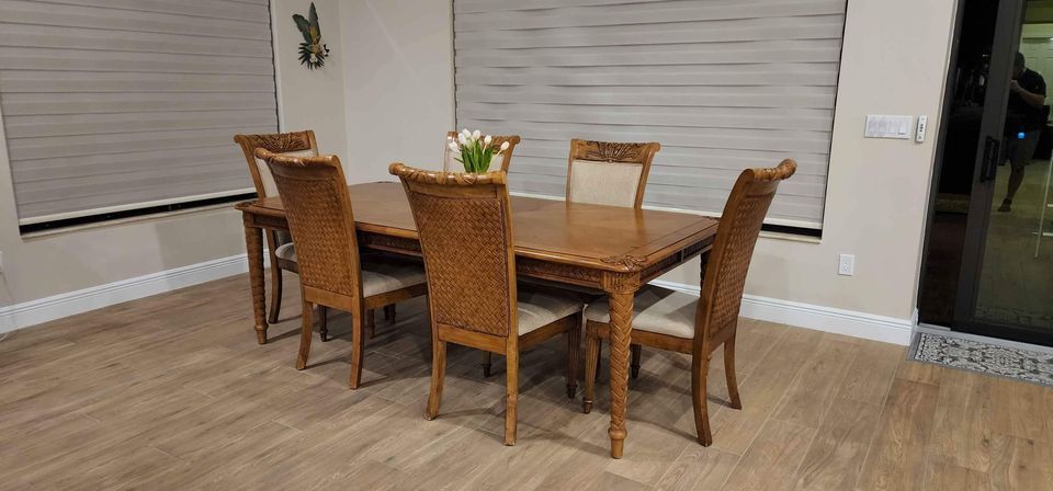 Beautiful Tommy Bahama Style Dining Set 