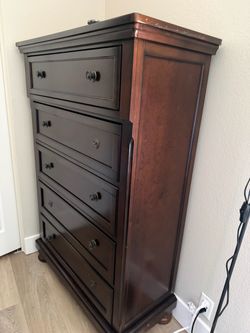 Queen bedroom set
