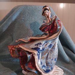 Franklin Mint Empress Of The Snow Limited Edition 12" Tall 