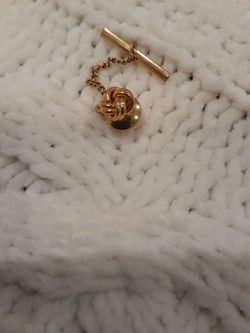 GOLD TONE KNOT TIE TAC