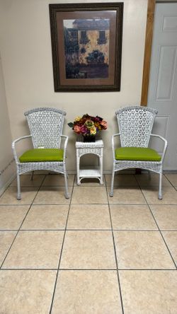 White Wicker Outdoor Patio Set With Cushions 