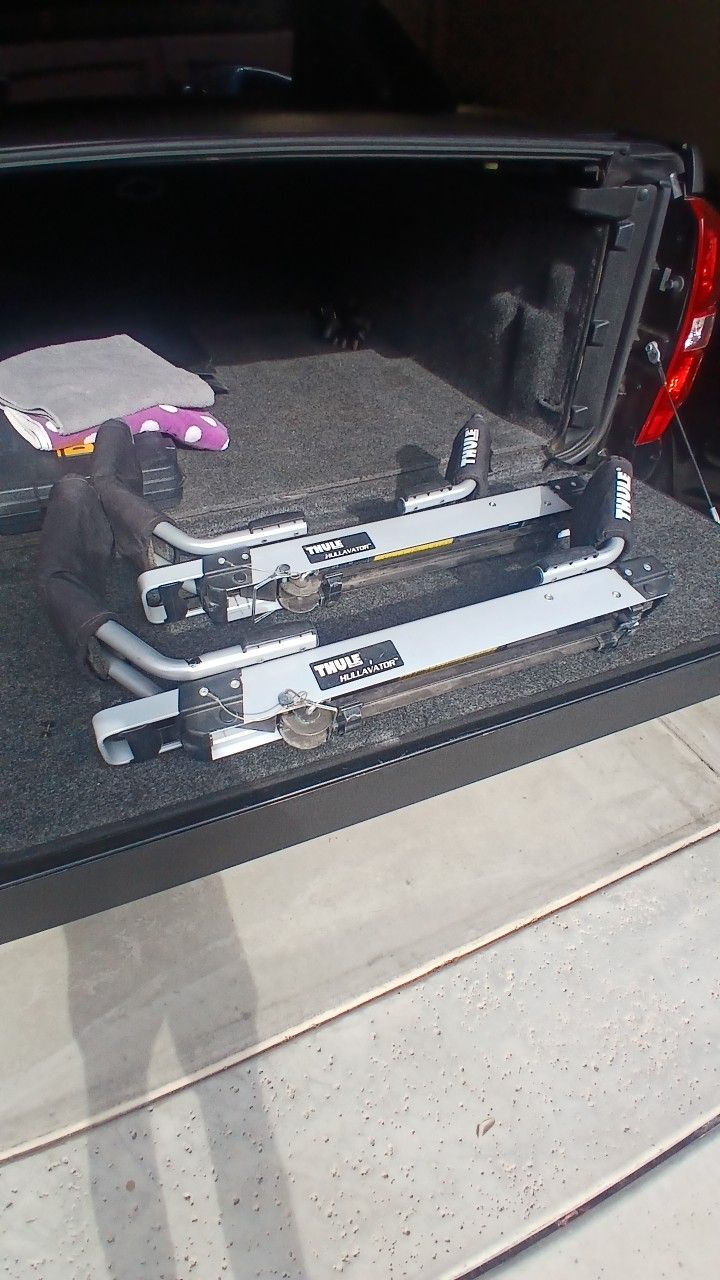 Thule Hullavator Vehicle Kayak Rack