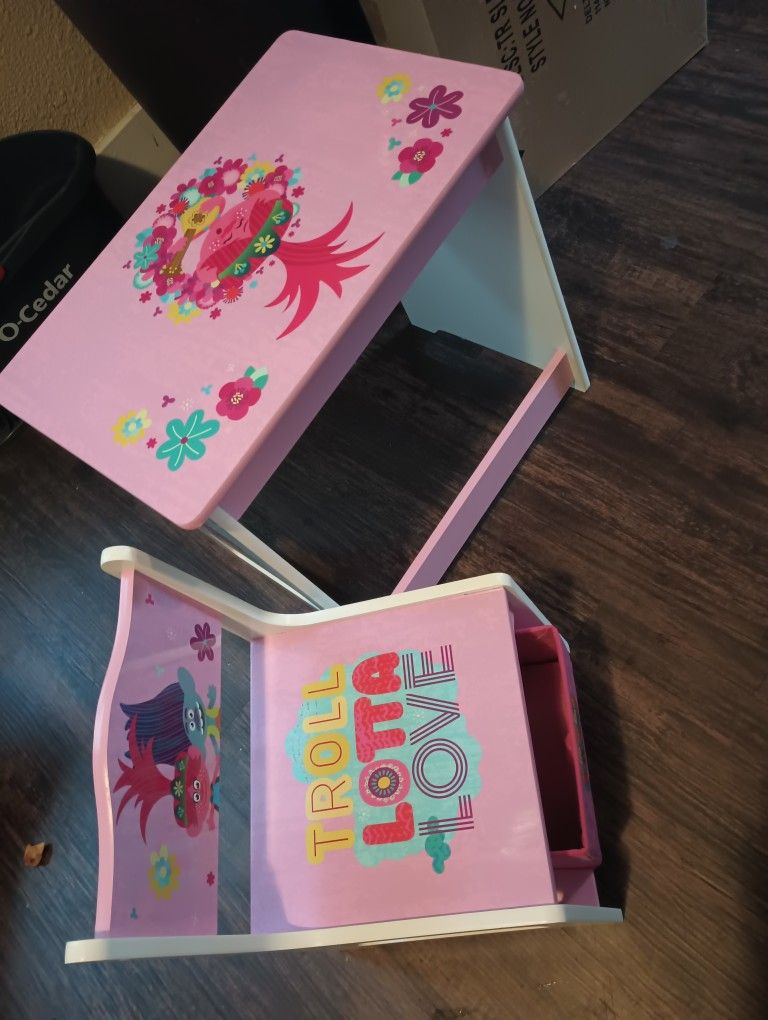 Trolls Desk And Trolls Bed 