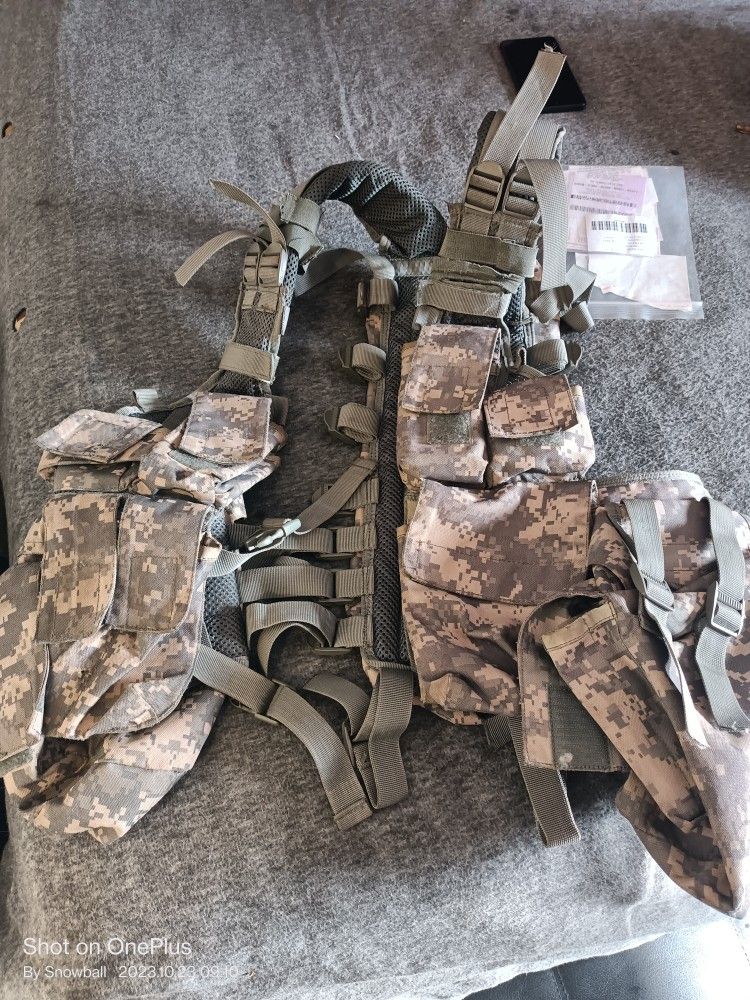 Tactical Hydration 12 Pocket Vest