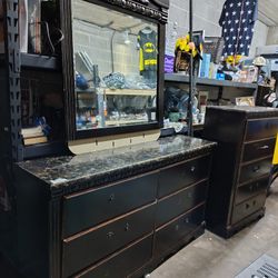 Dresser $115 Por Los 2 