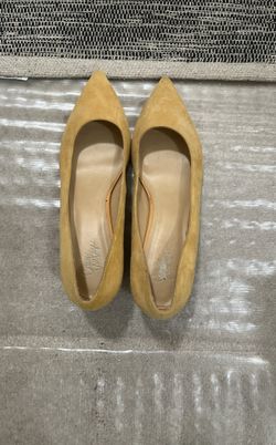 Suede Yellow Ladies Office Shoes, Size 10 Or 41