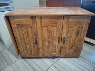 Sewing table in great condition $40