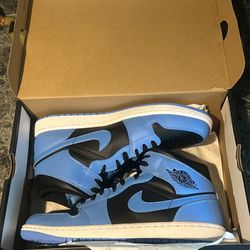 Jordan 1 Mid “University Blue”