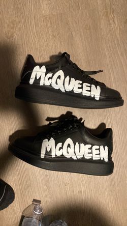 ALEXANDER MCQUEENS, Black and white.