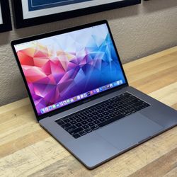 2018 15” MacBook Pro - 2.2 GHz i7 - 16GB - 256GB SSD