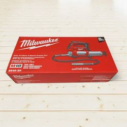 Milwaukee M18 Grease Gun