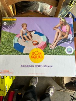 Sand box with cover
