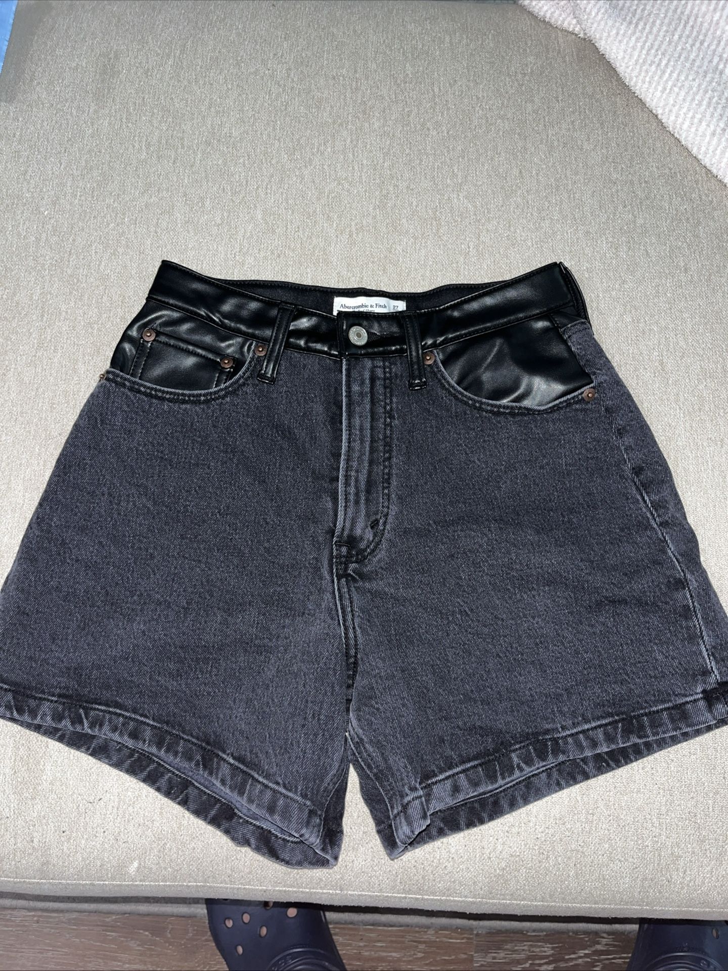 Women’s Shorts Size 27