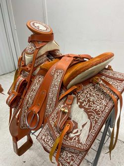 Montura charra bordada