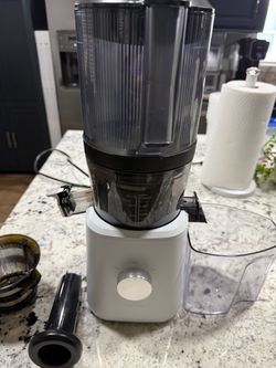 Nama J2 cold Press Juicer. Excellent condition