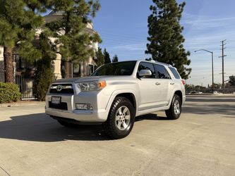 2012 Toyota 4Runner SR5 - 4x4 - Clean title - New Tires - Warranty!!!