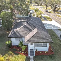 HOUSE FOR SALE 3 BEDROOMS AND 2 BATHROOMS 