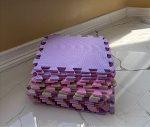 Foam interlocking play mats