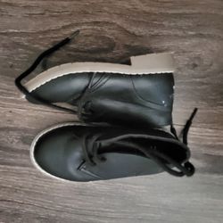 Boys Shoes Size 9.5  / 10s 