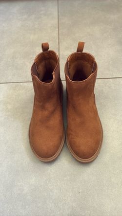 Gap Toddler’s  Girl’s suede boot (New)