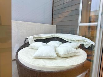 Round Wicker Daybed / Loveseat Lounge Chair – Black & Cream