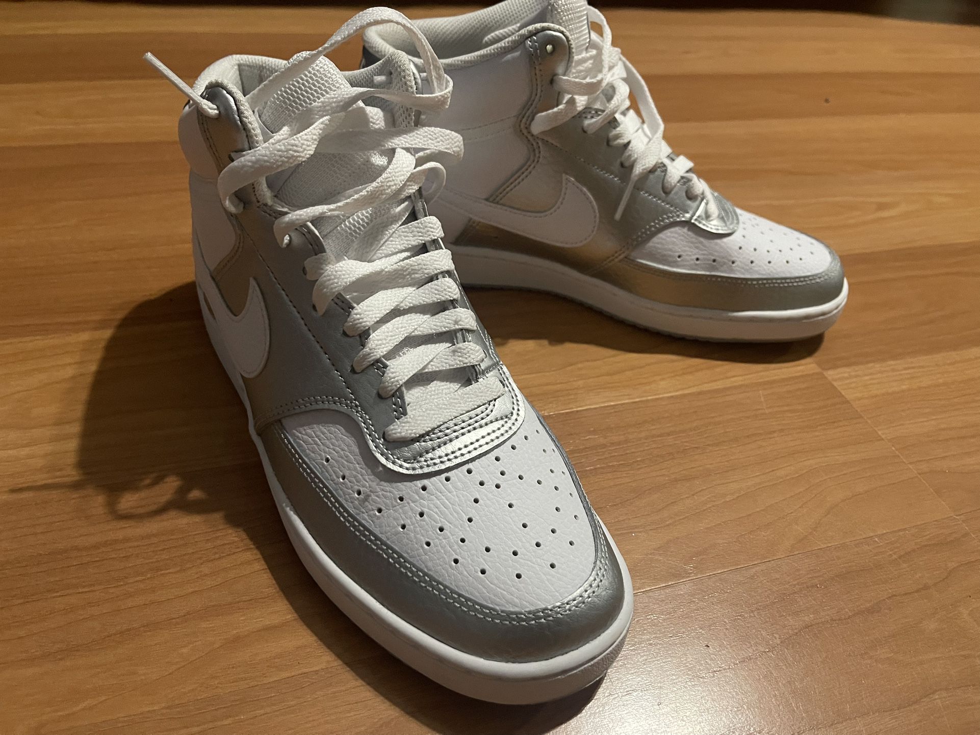 Women’s Nike Shoes - Size 10