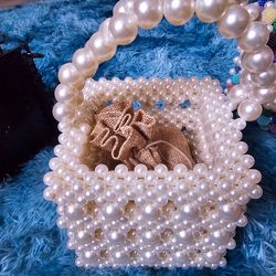 🤍 Ivory Grace (Pearl Cube Bag – Structured)