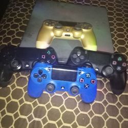 PS4 WITH 4CONTROLLERS AND EXTERNAL HARD DRIVE