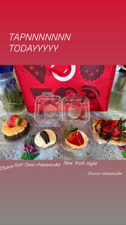 Churro Cheesecake, Oreo And New York Mini Cheesecake And Chocoflan Service