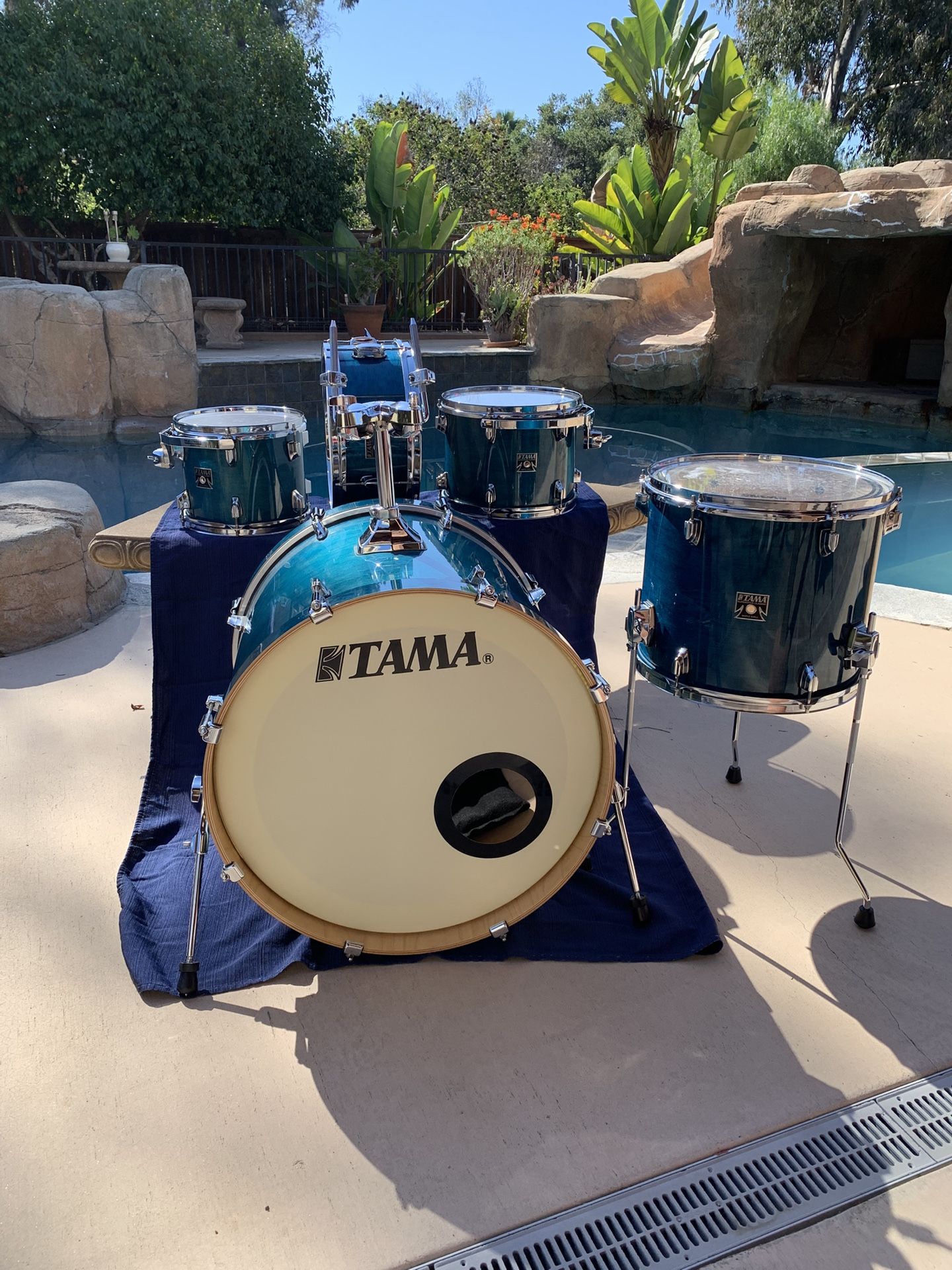 Tama Superstar Classic Maple Drum Kit (Sapphire Gloss Lacebark-Pine Finish)