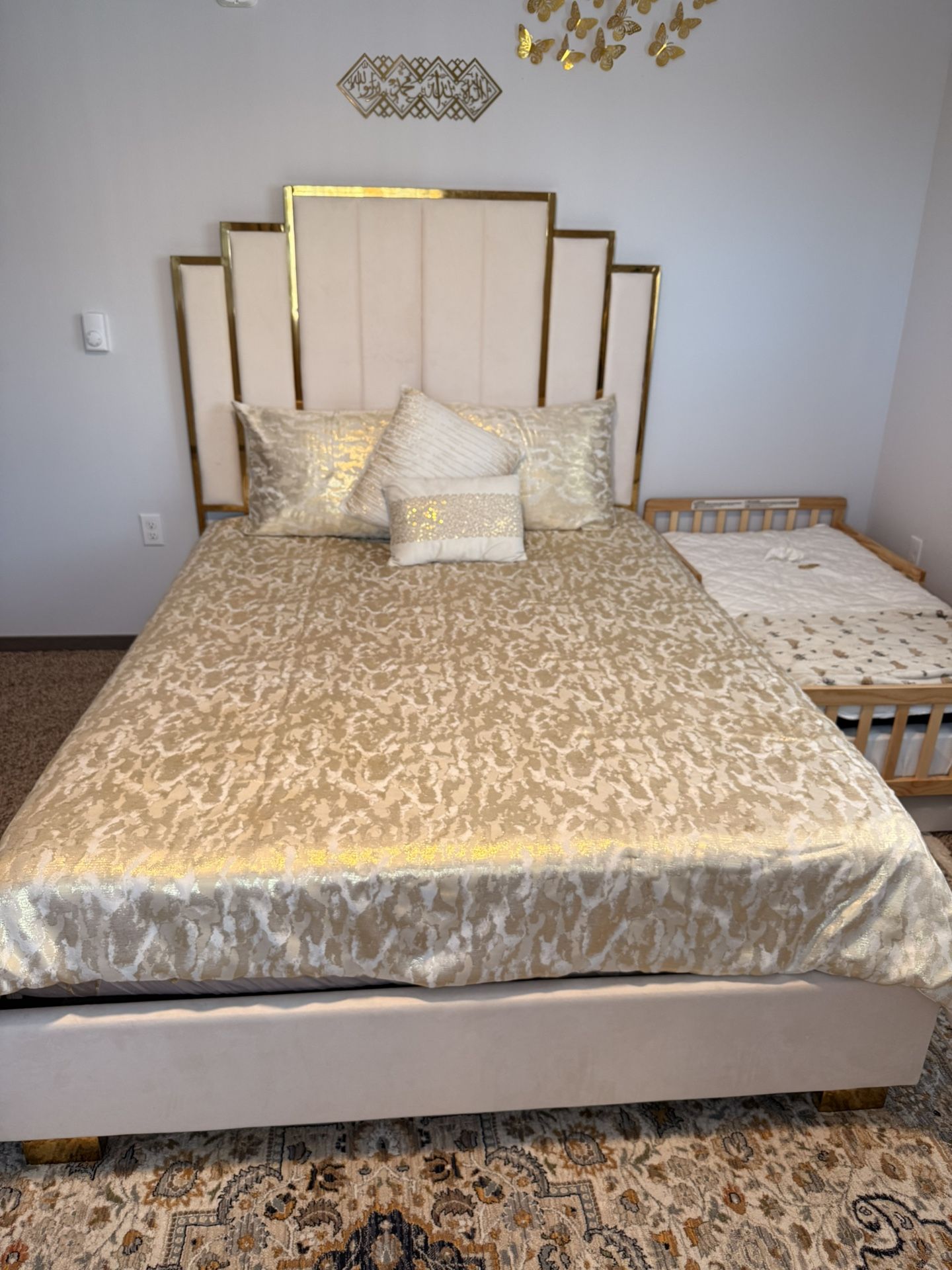 Bedsheet With The Pillows And Filling