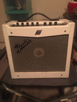 Fender Amp Mustang 1 Needs Plug But It Does Work