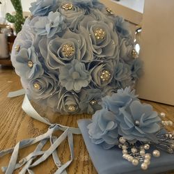 15 flower bouquet blue