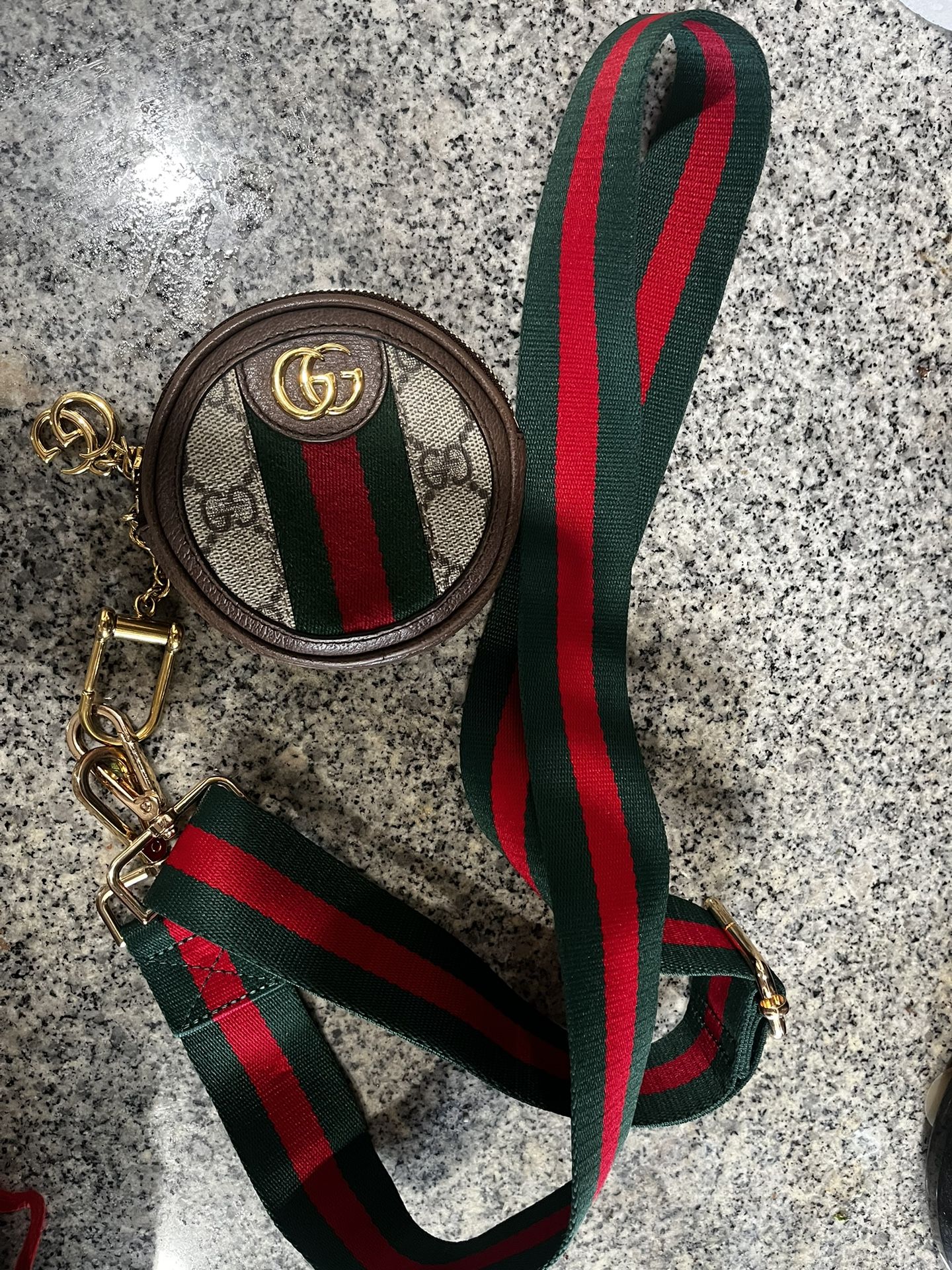 Gucci Coin pouch ( with shoulder holder) 