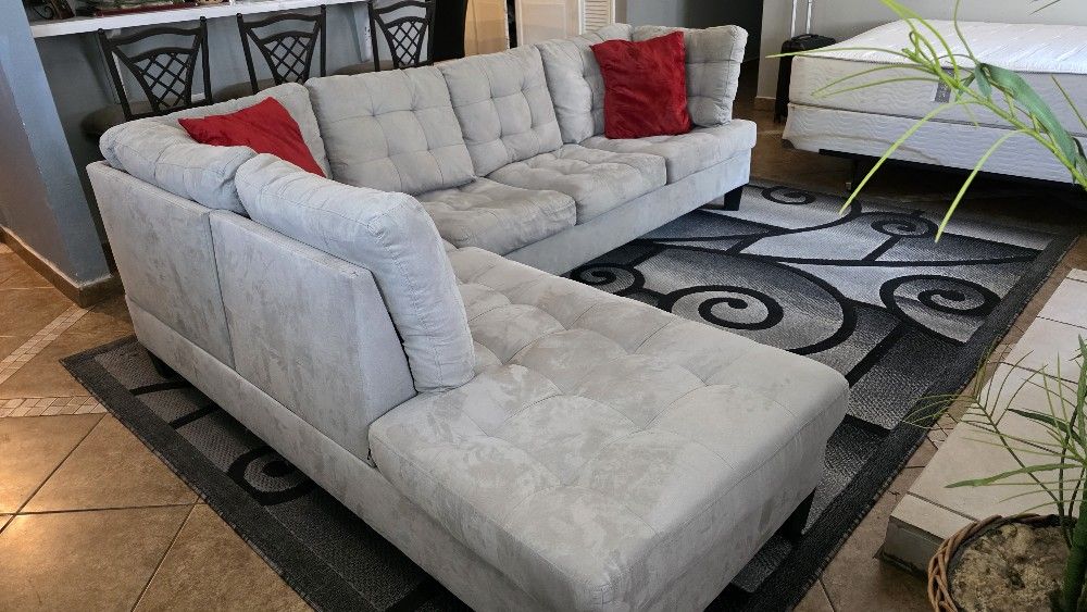 Light Gray SECTIONAL Sofa Like New Months 5 Months Old No Damages / Sofa Esquinero Seminuevo 5 Meses De Uso Buenas CONDICIONES