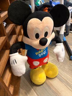 Mickey Mouse dance by singing