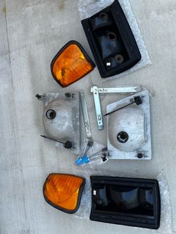 2003 Ford E-150 Headlights