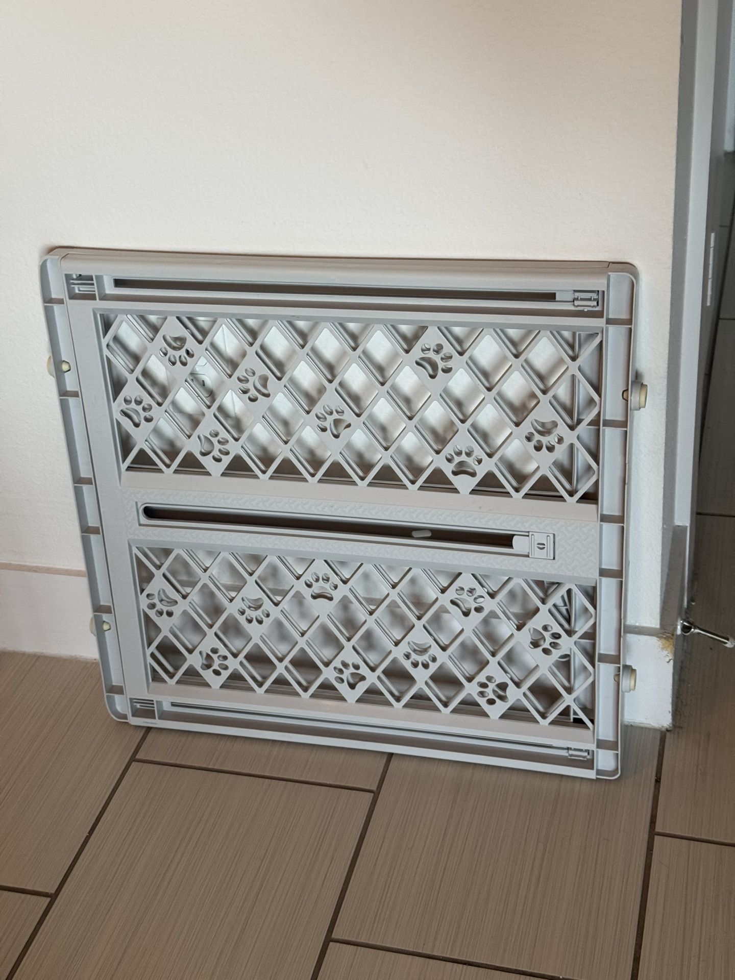 Paws Portable Pet Gate: 26-40" Wide. Pressure Mount. No tools needed.
