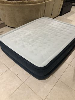 Intex inflatable mattress with built in pump 82” long, 61” wide