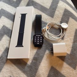 Almost New Apple Watch 10