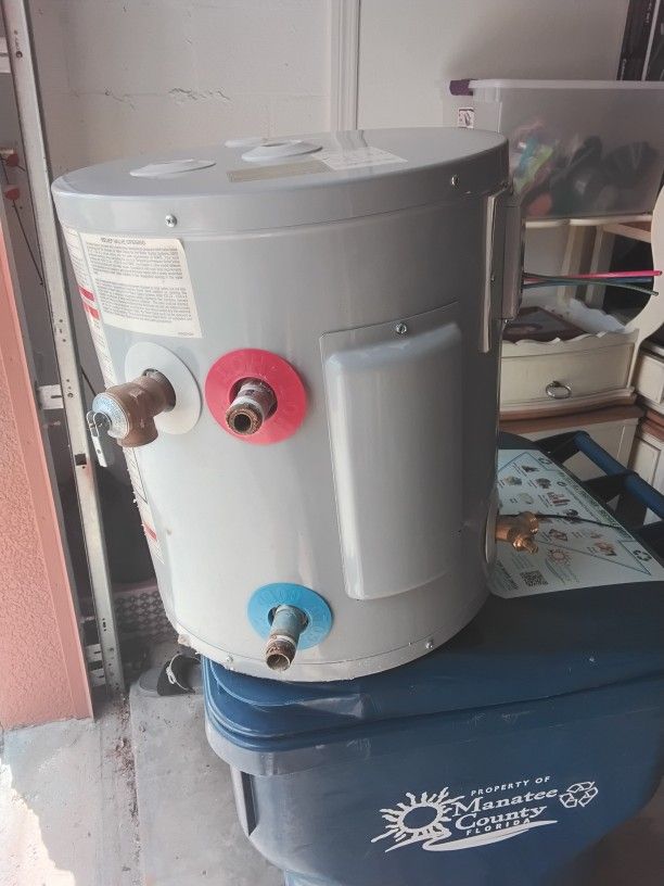 Demoed Barely Used Water Heater 50$
