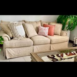 Bernhardt sofa- Clean And Super Comfortable
